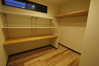 収納たっぷりウォークインクローゼット