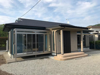 水色のかわいらしい外観