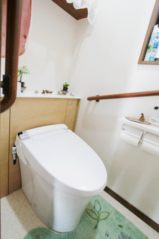 広々空間を使えるタンクレストイレ