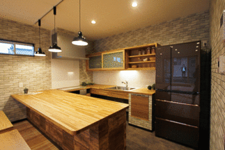 カフェ風のコの字キッチン