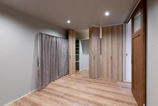 収納たくさん寝室