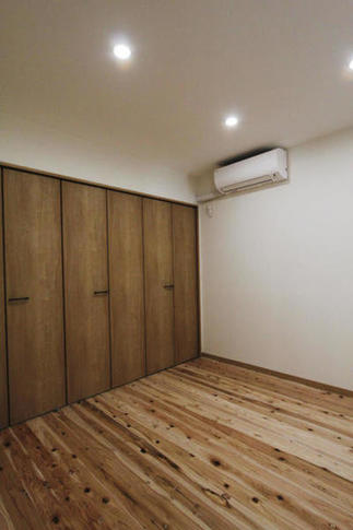 収納たくさん主寝室