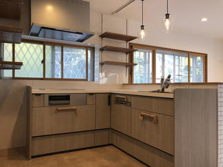 作業動線の良いL型キッチン