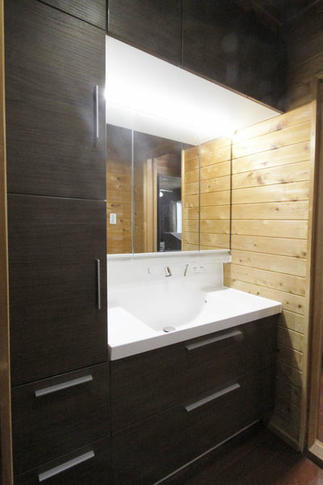 収納たっぷり洗面台