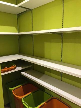 ビタミンカラーのパントリー