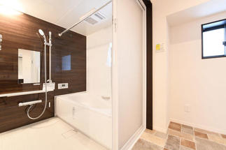 のんびりくつろげる浴室