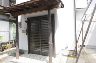 欄間のないスッキリとした玄関に