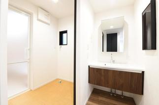 洗面と脱衣室をわけました