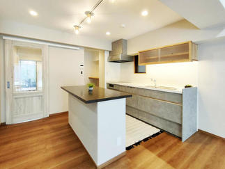 作業しやすい造作のキッチンカウンター