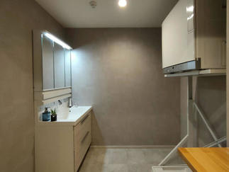 脱衣室にはガス乾燥機を設置