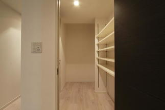 シューズクロークを広く改修