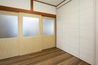 造作建具で仕切りました