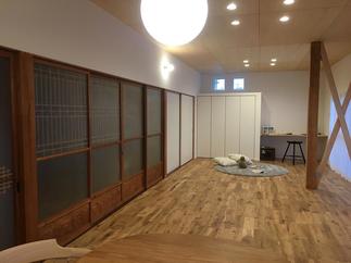 和室2間を洋間一間に改装し広々空間に