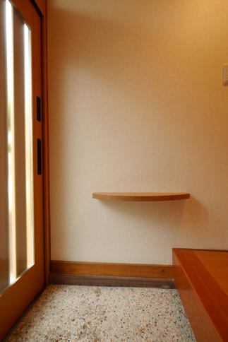 オシャレな飾り棚を作りました。収納タップリに。