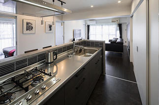 造作壁とタイルでカッコイイキッチン