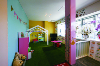 カラフルでワクワクするキッズコーナー