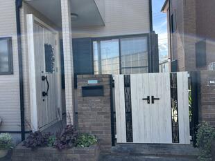 玄関とフェンスを好きな色に