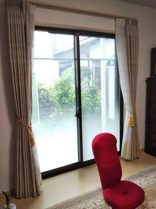 隣家と近い部分にはさりげない目隠しを