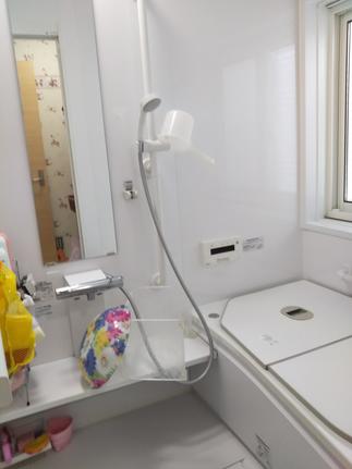 浴槽が広くなり、安全な浴室になりました。