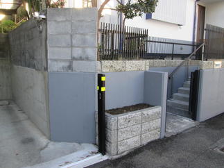 お孫様がひとりで登れる階段になりました。