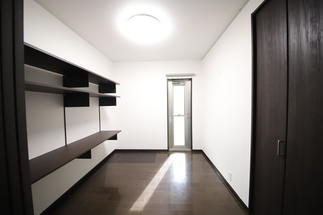 あらたにリビングに創り出した多目的居室空間