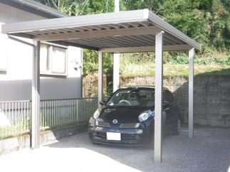 玄関まで濡れずに移動可能なカーポート