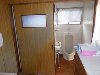 男性用トイレ（ビフォー）