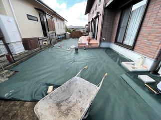 厚めでしっかりとした防草シートを使用してます！