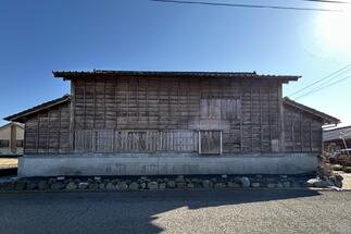 before　台風で崩壊の心配されていた納屋です