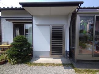 勝手口引き戸を採用しました