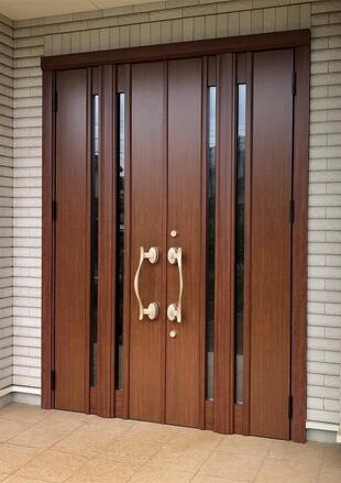 白く変色した玄関モールのご相談から扉交換へ