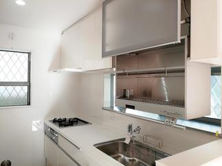 ひろびろキッチンに穴場オプション？オートダウンウォール食器乾燥庫付き。