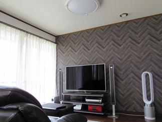 奥様のセンスが光るアクセントクロスは、おうちの雰囲気にぴったり。お友達にも好評だったそうです。