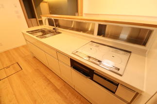 広々キッチンでお手入れも簡単。収納も満足。