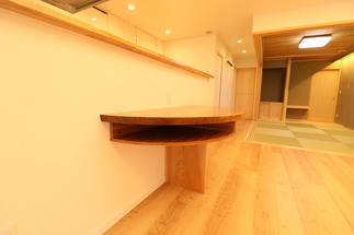 今まで使っていたお気に入りの丸テーブルを再利用。