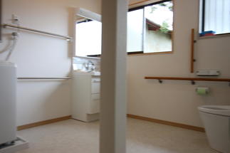 移動がなくなり広々と生まれ変わり、とても明るい空間にリフォーム