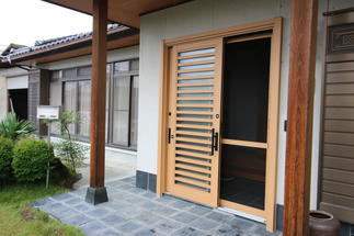 断熱効果も上がり、心地よい風が取り込める玄関ドアリフォーム！