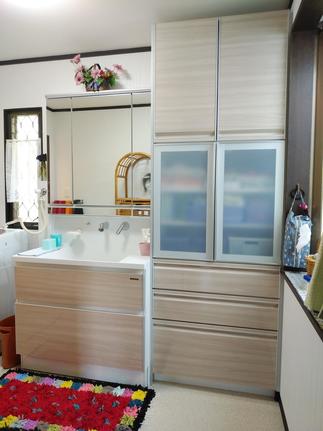 高温にも強く傷がつきにくいお手入れ簡単洗面化粧台へリフォーム☆