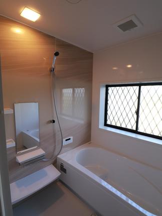 広々休める浴室へ