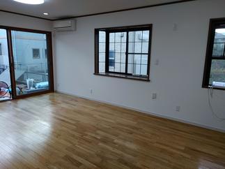 開口部はインプラス、床や壁紙も張り替えてピカピカに♪