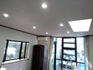 リビングの照明を変えて天井に高さも出て明るさUP！