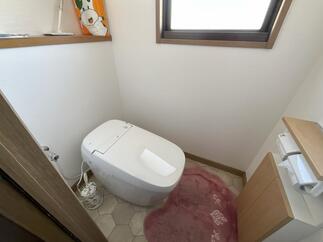 2階トイレもお手入れ楽々♪
