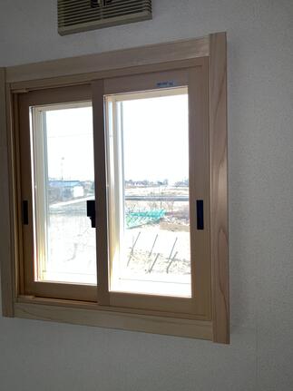 廊下窓内窓取付