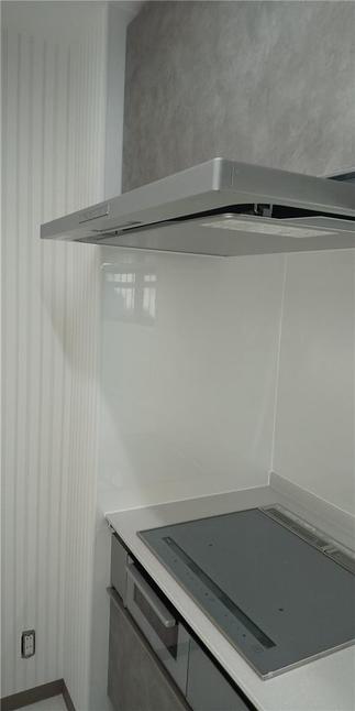 お掃除が楽なレンジフードとIHコンロ