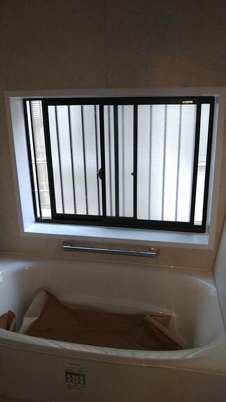 浴室窓　Before