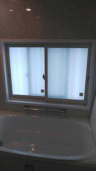 浴室の冷え対策＆快適性を両立した内窓リフォーム〈浴室窓〉