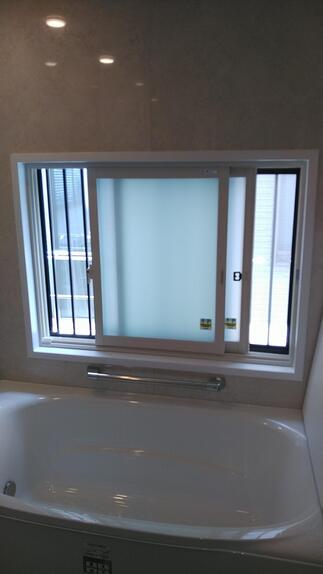 浴室窓　After