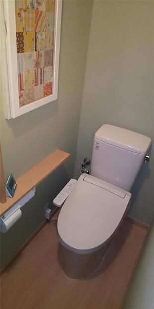お掃除がらくらく！明るく華やかなトイレにリフォーム〈トイレ〉