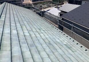 建物全体の耐久性を支える。屋根の付帯塗装工事〈屋根　塗装補修〉