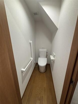 見違えるほどキレイに。明るく清潔感のあるトイレへリフォーム〈トイレ〉